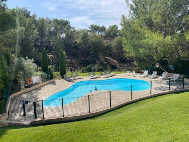 Les Cistes Bed and Breakfast Mallemort Buitenkant foto