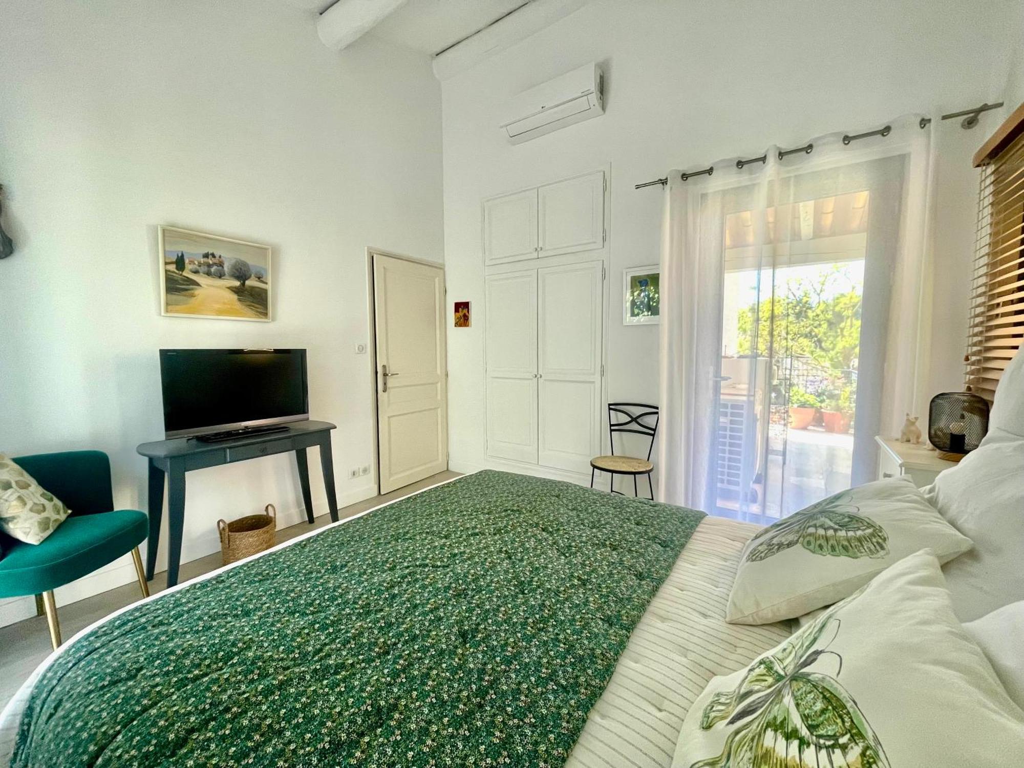 Les Cistes Bed and Breakfast Mallemort Buitenkant foto