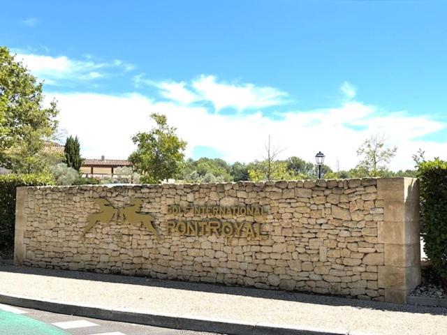 Les Cistes Bed and Breakfast Mallemort Buitenkant foto